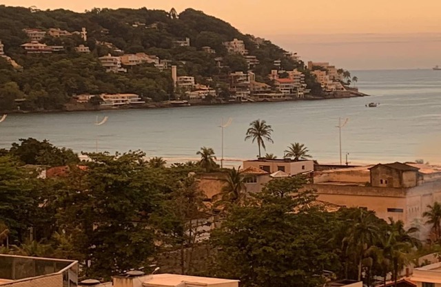 TOTAL VIEW OF GUARUJA! GOURMET BALCONY! AMPLE LEISURE 80 MTS FROM THE BEACH.