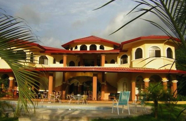 Toucans, Mountains & Waterfalls! Jungle Villa, 5-8 BR, with full staff.