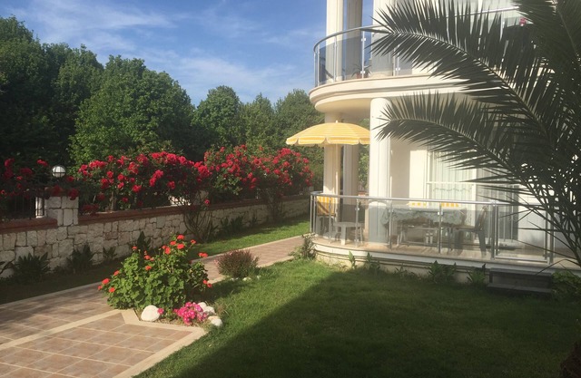 TOURISM PERMIT GRANTED-Ground Flr Modern Apt-Wifi, pool, Private small Complex
