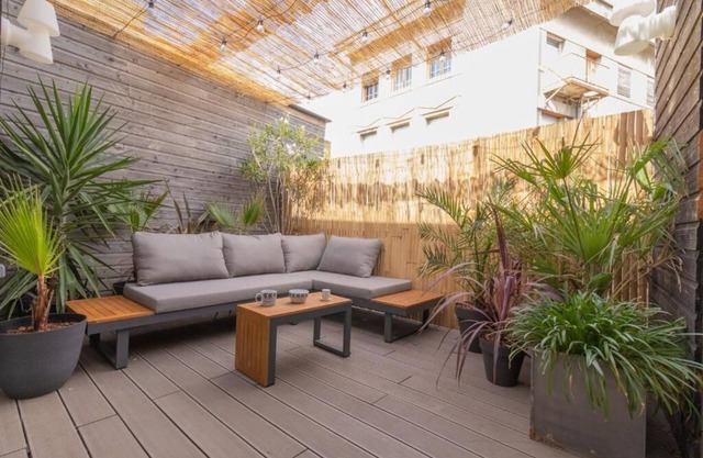 Town house close to the arena, garage, Air-conditioned, terrace