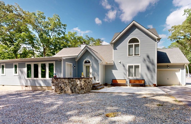 Town of Lewes Spacious Multi-Unit Newly Renovated Home!