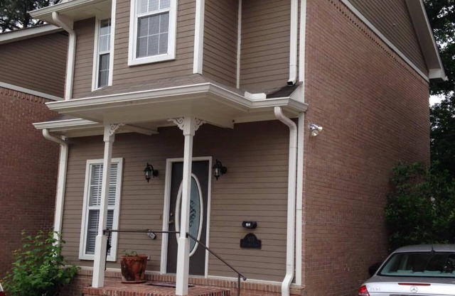 Townhome 4 Blocks from the Square