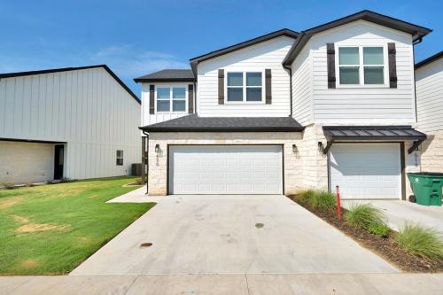 Townhome near Tarleton!