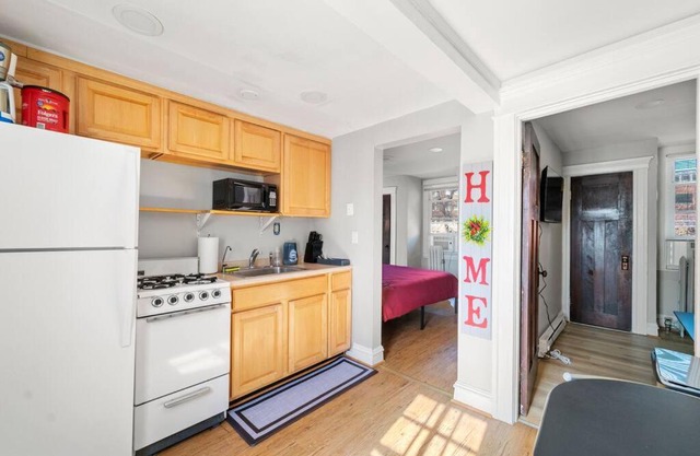 *Townhouse 7 Min from Mercy Hospital*Free Parking