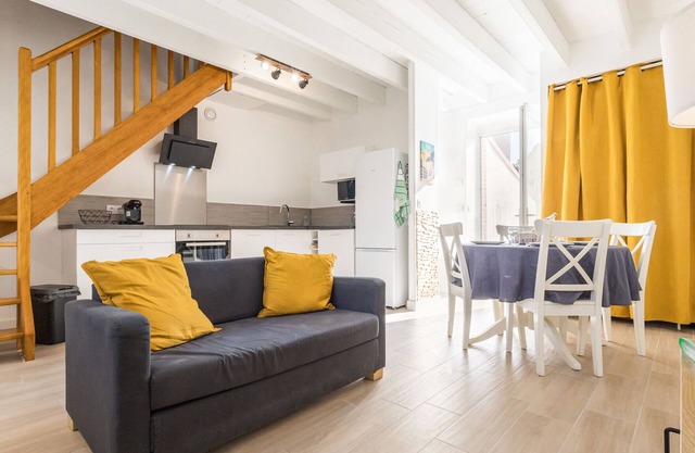 Townhouse in La Montagne with Wifi, Pets Allowed, Near Nantes