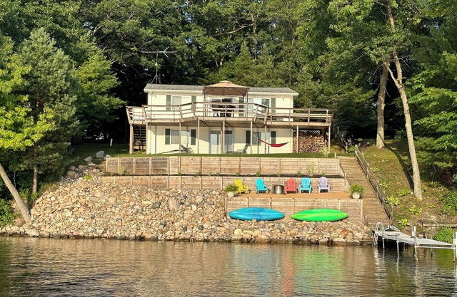 Townline Lake 3-bedroom Lake Front house.BREATHTAKING view and loaded amenities.