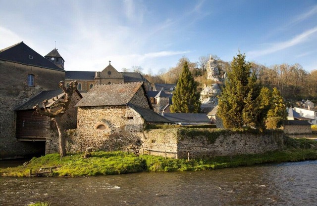Traditional 18th-century farmhouse renovated in 2022