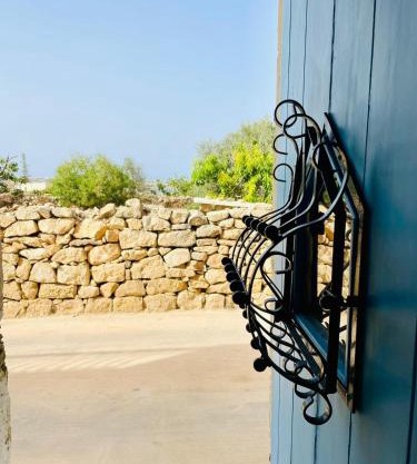 Traditional entire maisonette close to airport