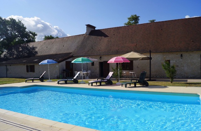 Traditional farmhouse from the 18th century, renovated with pool, near Issigeac
