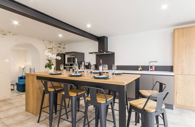 Traditional House with Terrace near Clisson, Perfect for Family Stays