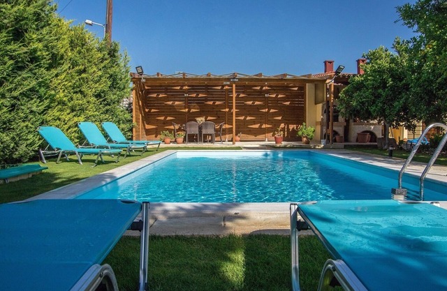 Traditional Stone Apartments with pool