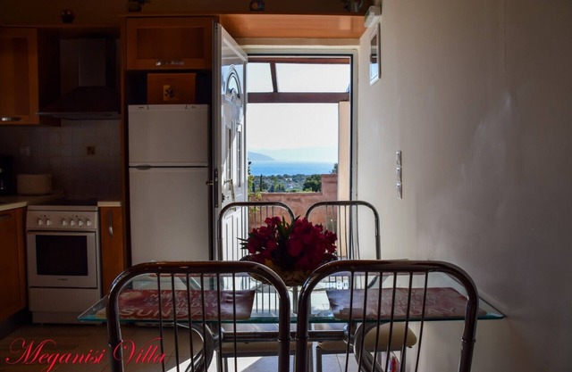 TRADITIONAL STONE BUILT VILLAS DIMITRIS MEGANISSI