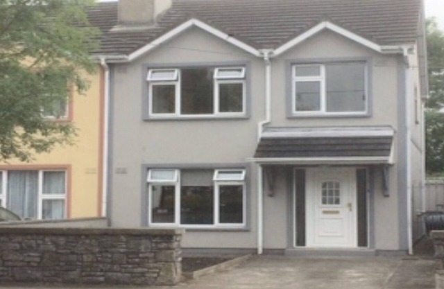 Tralee Townhouse. Centrally located, just minutes from Tralee town centre.