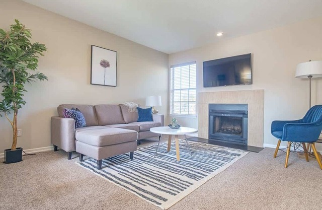 Tranquil 1BR King Suite w/Pool, Gym, Parking 03