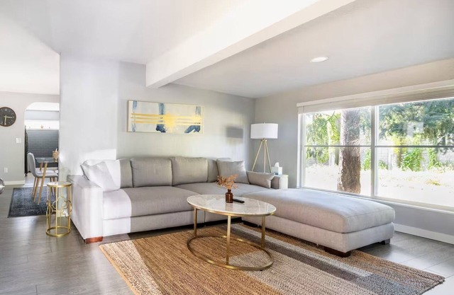 Tranquil 2-bedroom house in Renton minutes from Seattle