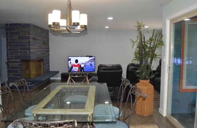 Tranquil and Modern Home 3br