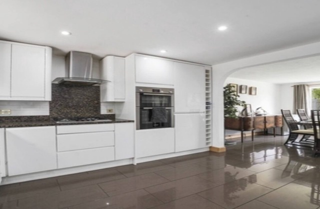 Tranquil Aylesford Retreat with 5 Bedrooms