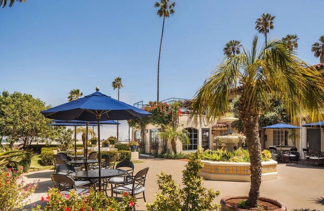 Tranquil Beach Retreat: Boutique Stay with Spectacular Views & Beach Access