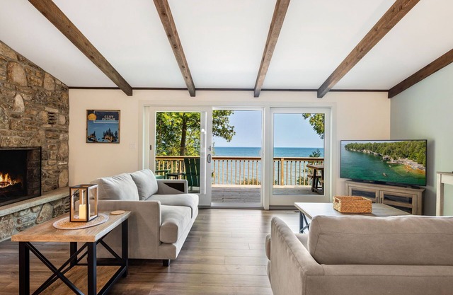 Tranquil Cliff Cottage - Northern Door County
