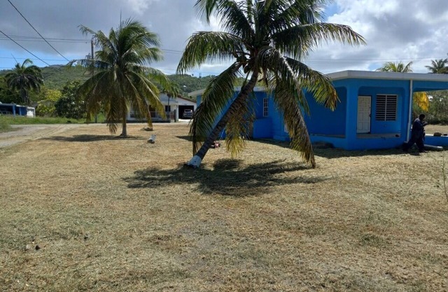 Tranquil cozy home away from home! 10 minute walking distance to the beach!