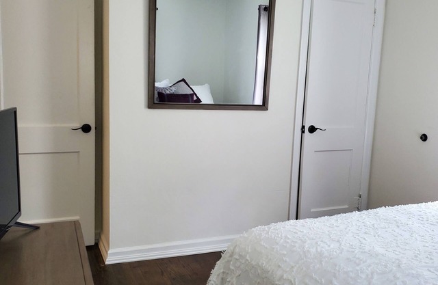 Tranquil Cozy Retreat - Centrally Located