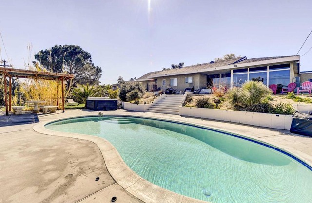 Tranquil Home with Pool - 14 Mi to Joshua Tree!