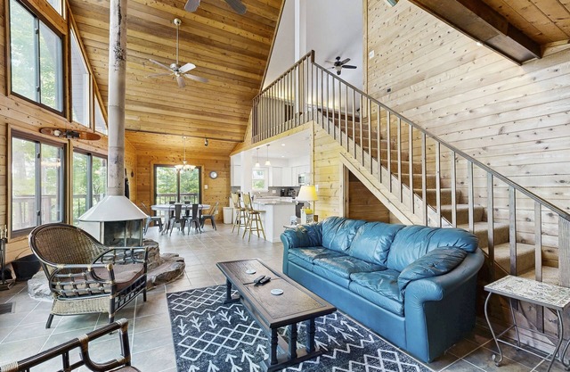 Tranquil lake cabin with private waterfront, modern kitchen, deck & sunset views