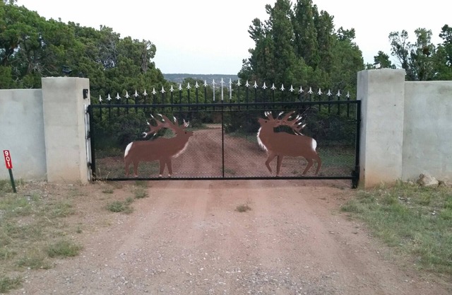 Tranquil Private Mtn Retreat Perfect for Families, off I-25, 9 miles to SF