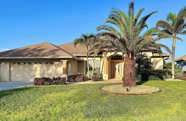 Tranquility by the beach🌴 3 bed 2.5 high ceilings open 2550 SF heated pool spa