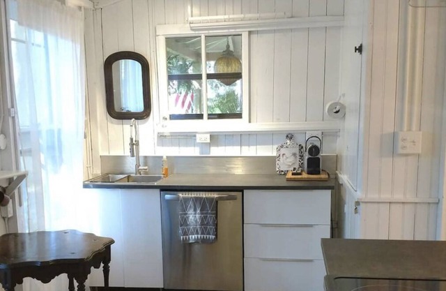 Transcendentalist Cottage on 6th St