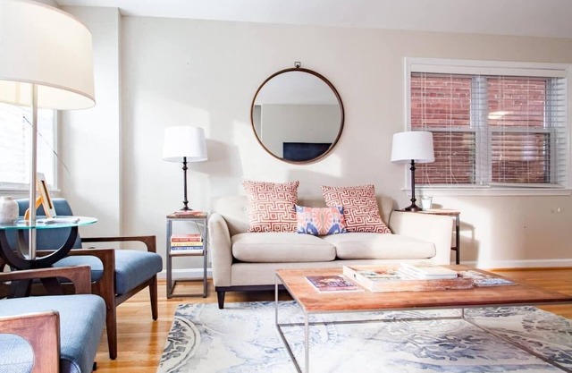 Transit-Friendly Home/Old Town/Parking