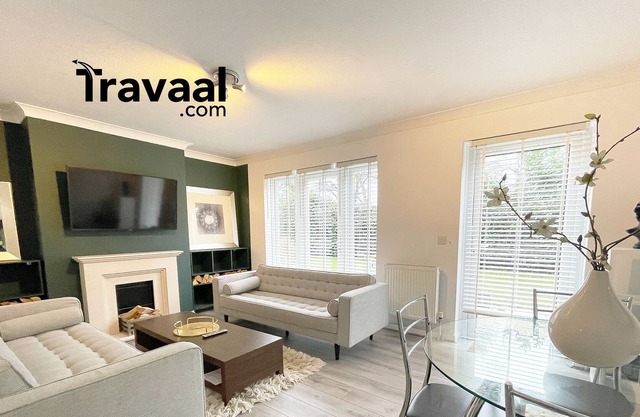 Travaal.©om – 2 Bedroom Apartment – Fleet