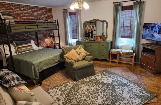 Traveling Professionals are welcome at the Shelby Wharf