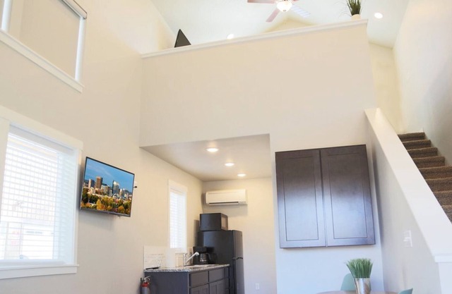 Traveling worker looking for simplicity? We`ve got your place!