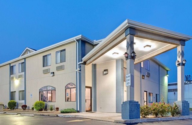 Travelodge by Wyndham St. Louis