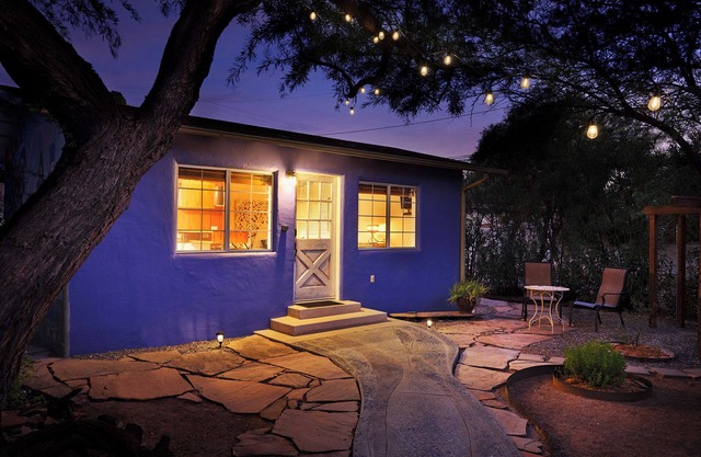 TREAT GUESTHOUSE, Private, Quiet, Comfortable! Artistically designed space.