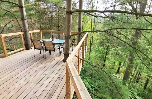 Treehouse Whispering Pines