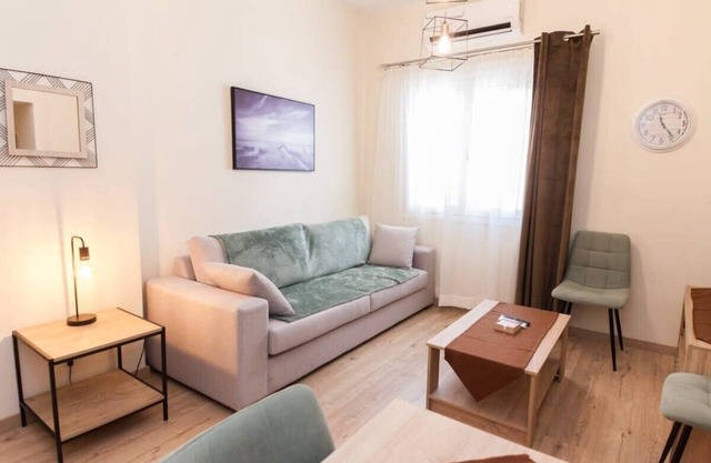 Trendy 2 Bd Apt in Galatsi