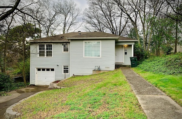 Trendy 2 BR by Whitewater Tavern & 7th St murals