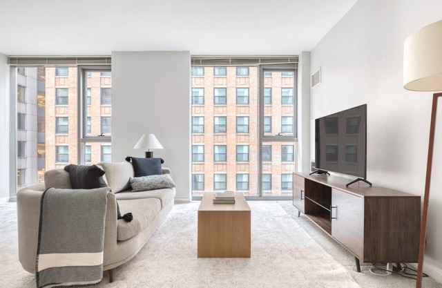 Trendy Loop 1BR w/Pool, Gym & Lounge, near Riverwalk, by Blueground