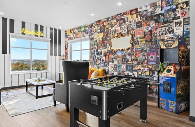Trendy Oasis: 8 Min to Broadway w/Arcade, Sleeps 4