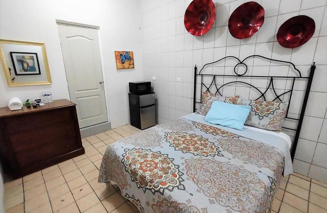 Tres Migueles, habitación Anngel, comoda, cerca de la marina, zona turistica y playa