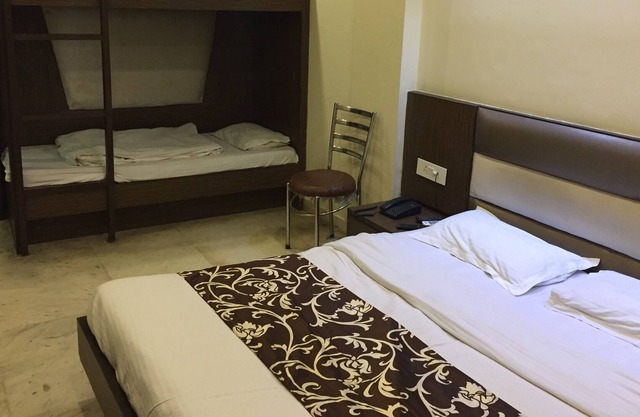Triple Bed AC Room with Breakfast in Central Delhi