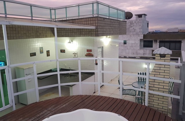 Triplex w/spa, 2 suites and 3 more bedrooms, seafront avenue, overlooking the sea