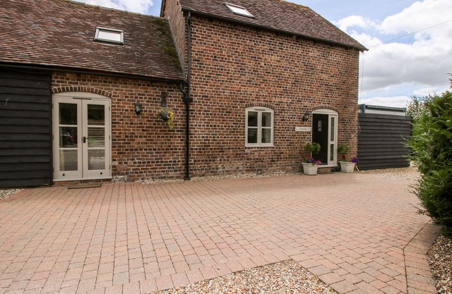 TROOPER'S BARN, pet friendly, luxury holiday cottage in Westhope