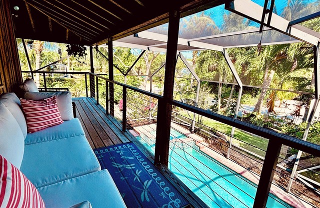 Tropical 2BR Oasis w/Pool/Kayaks/Bikes/Grill