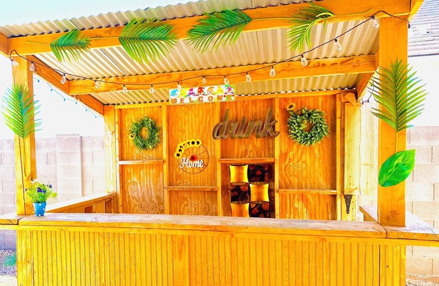 Tropical Desert Oasis. New built! Family friendly. Grill,Tiki bar&Mountain view.