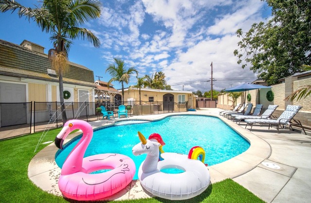 Tropical Home with Pool/Spa, BBQ, Fire pit. Family fun!