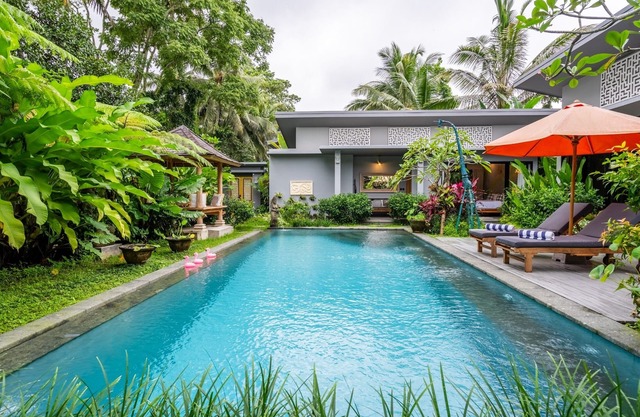Tropical Oasis 3BR Chakola Villa with Private Pool