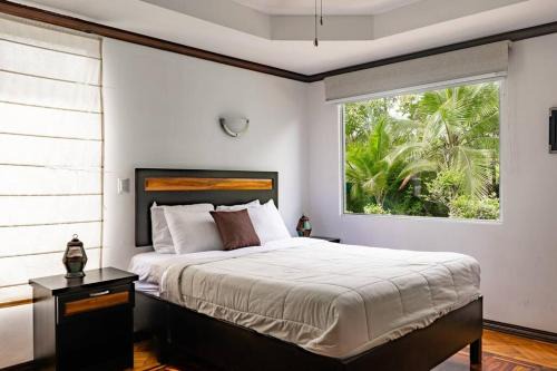 Tropical Oasis Family 2bdr